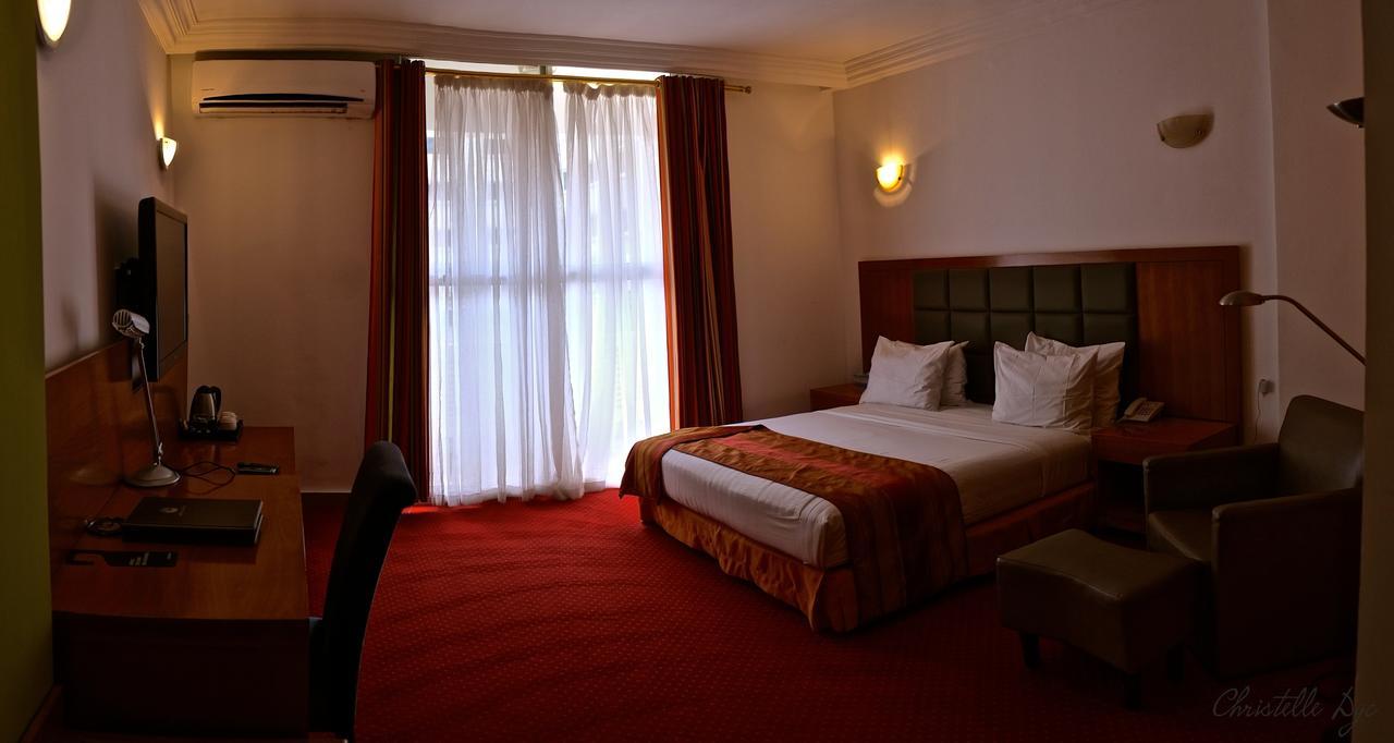 Leon Hotel Киншаса Экстерьер фото
