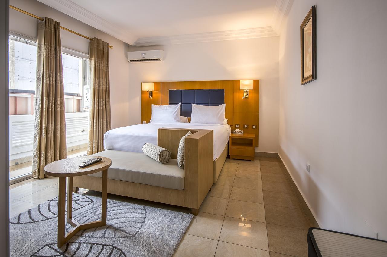 Leon Hotel Киншаса Экстерьер фото