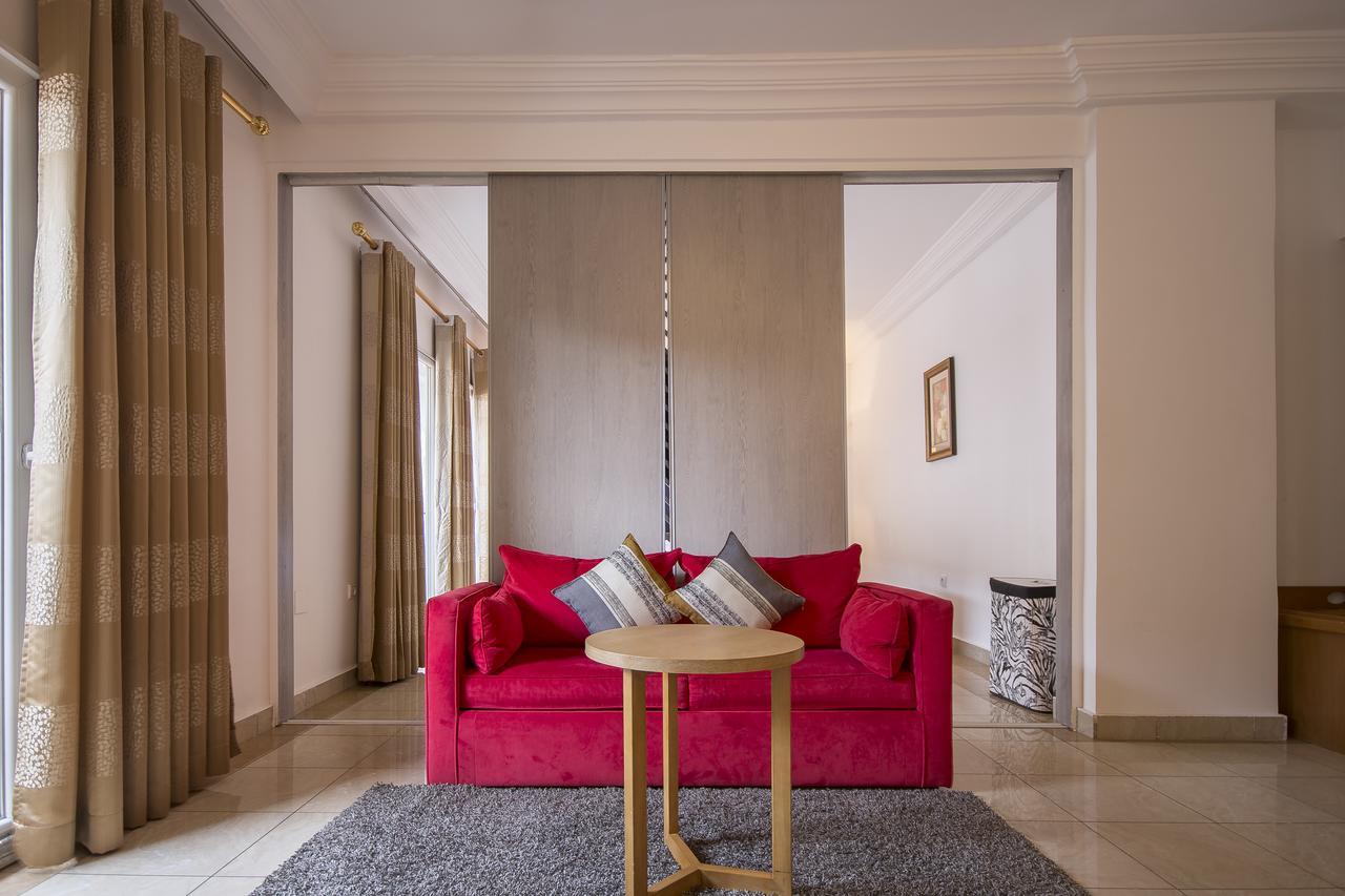 Leon Hotel Киншаса Экстерьер фото